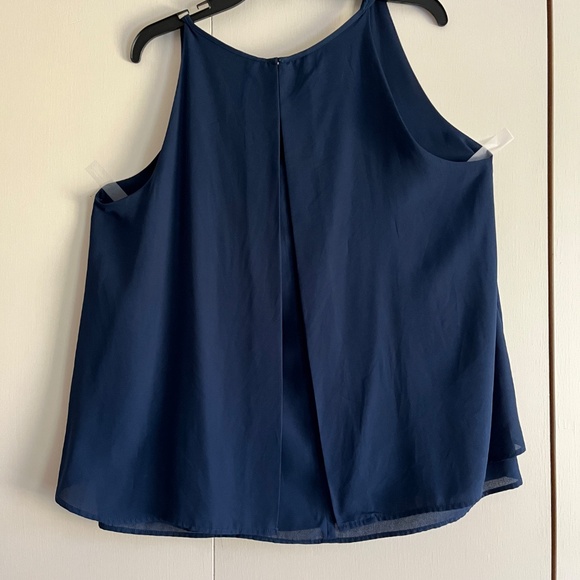 Woman s Top - Picture 3 of 3